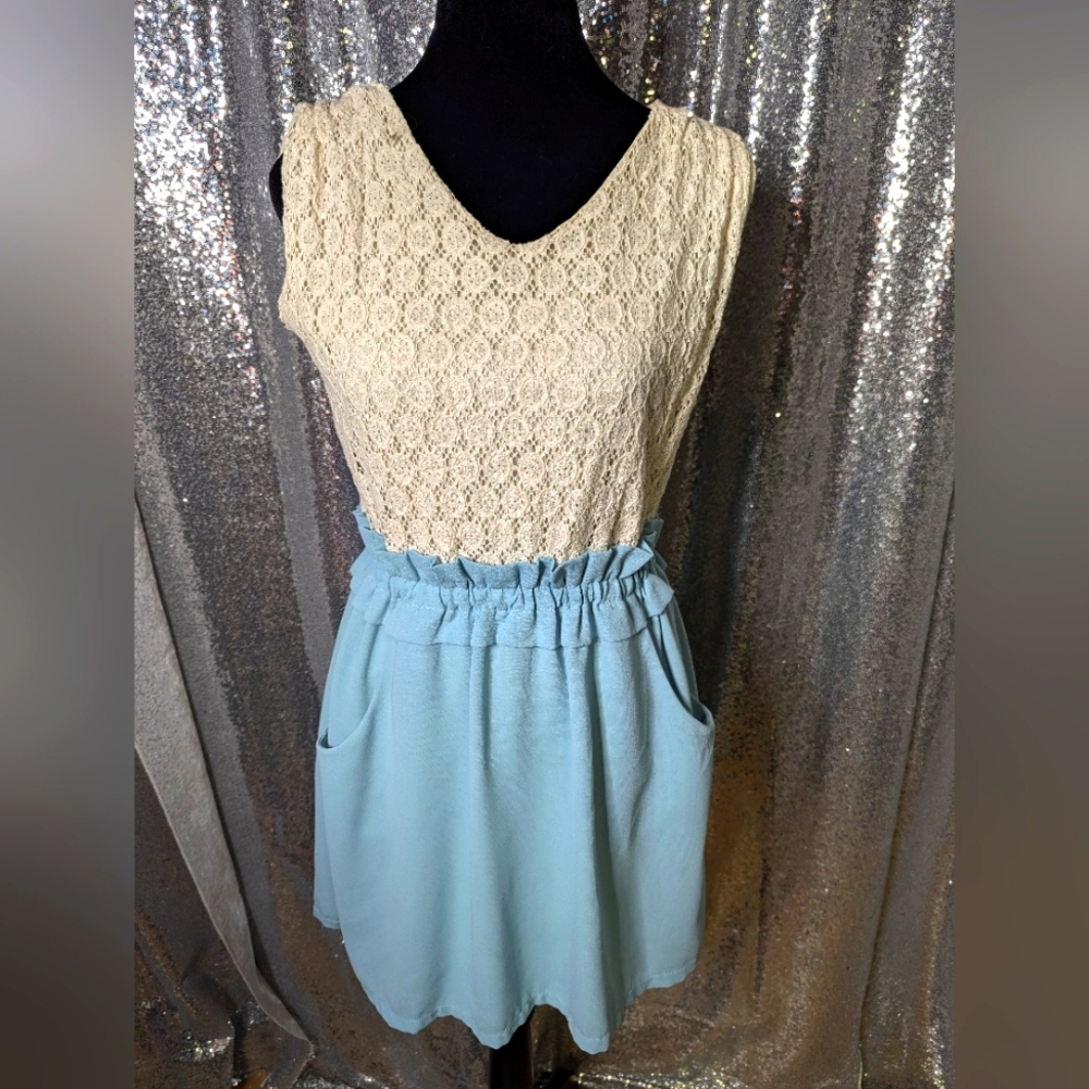 Vintage Retro Style Baby Blue and Cream Lace Sleeveless Dress Women's S-M-